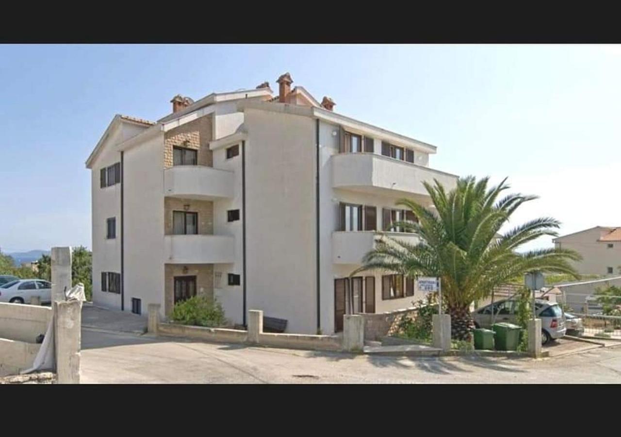 Apartment With Heated Pool And Sea View Trogir Exterior photo