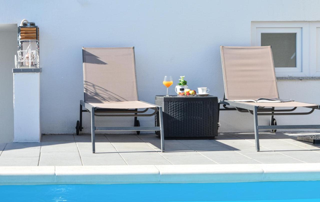 Apartment With Heated Pool And Sea View Trogir Exterior photo