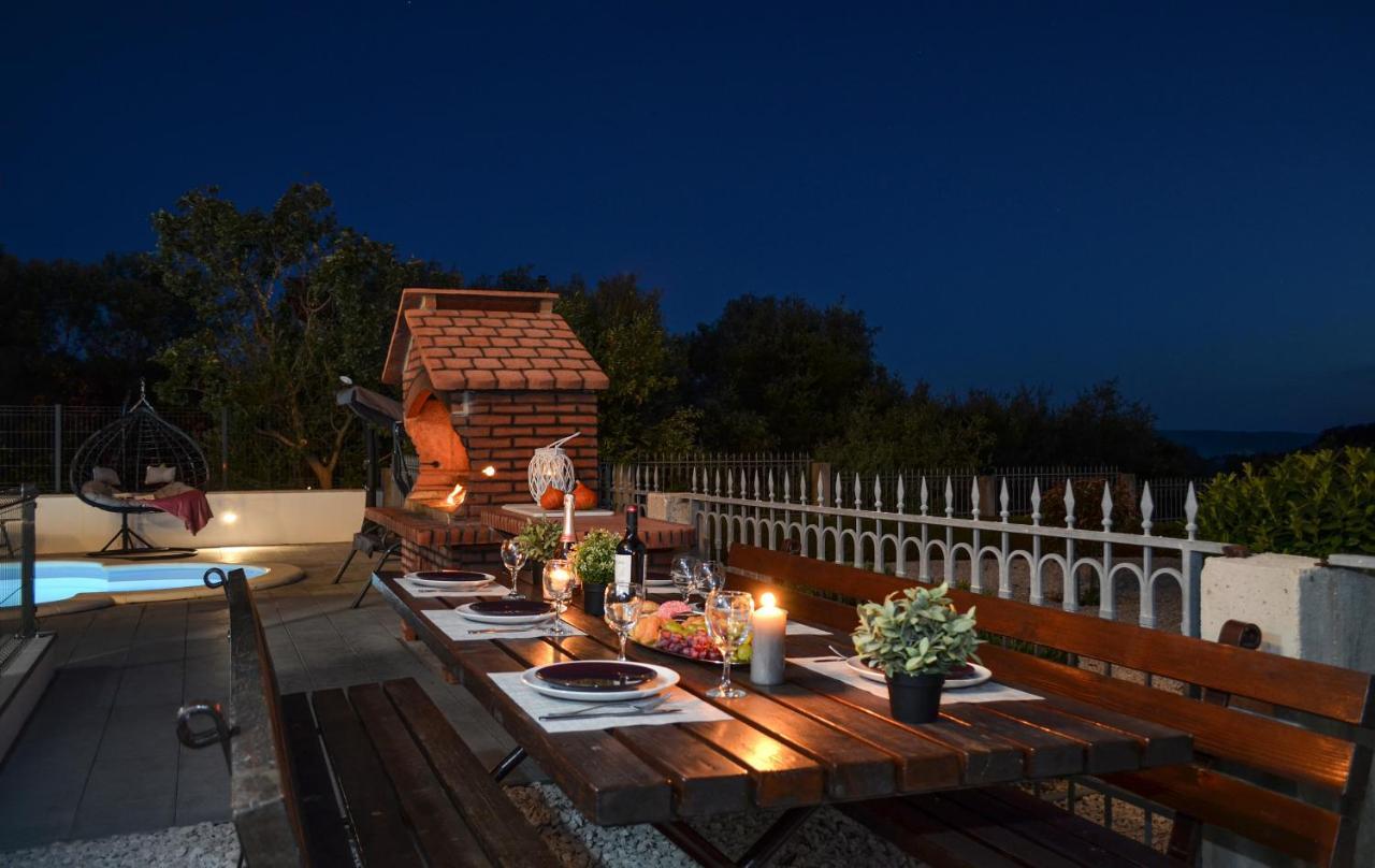 Apartment With Heated Pool And Sea View Trogir Exterior photo