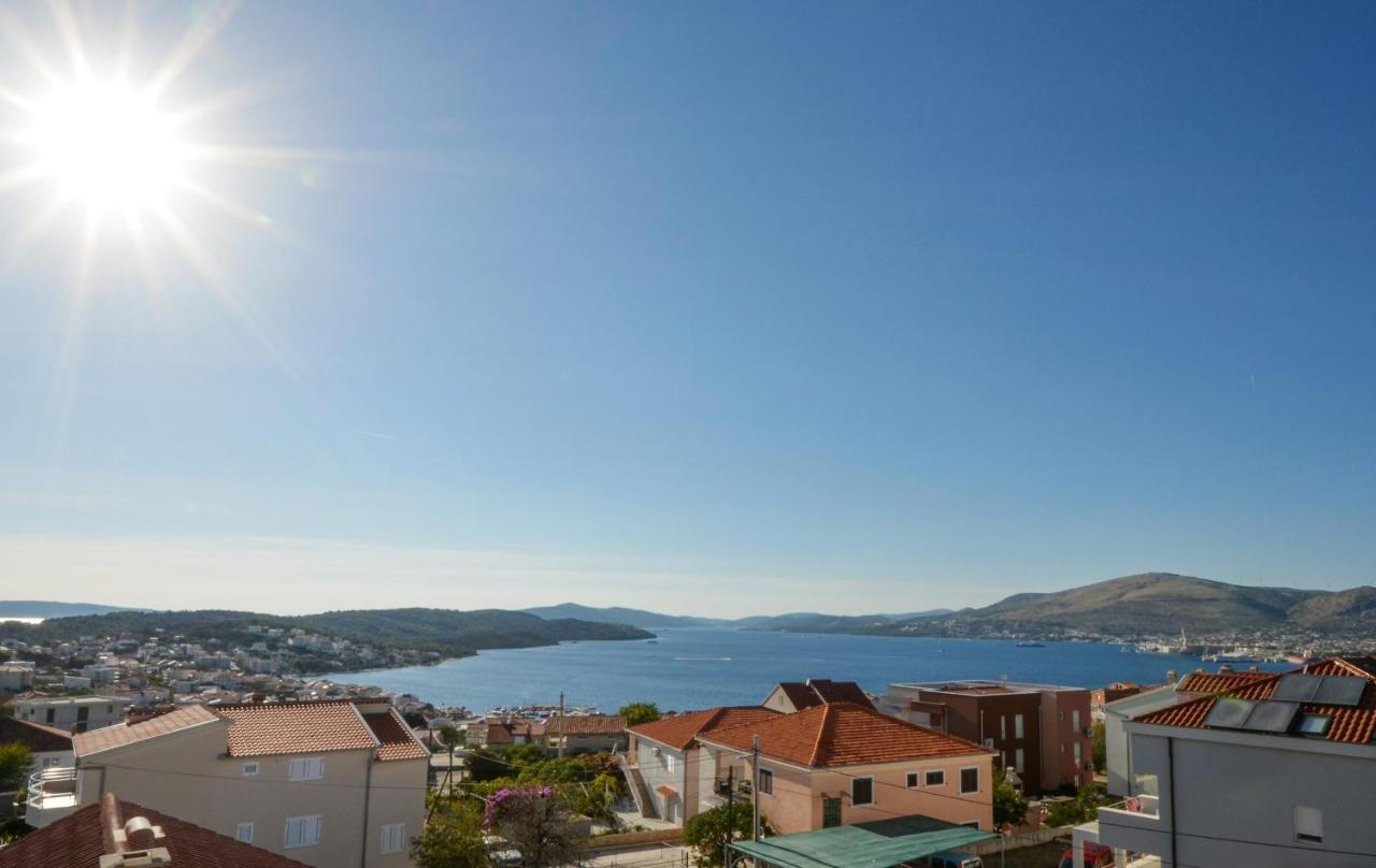 Apartment With Heated Pool And Sea View Trogir Exterior photo